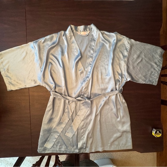 Victoria’s Secret blue satin robe one size - Picture 10 of 12